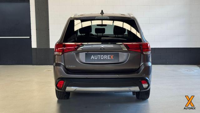 MITSUBISHI Outlander 2.2 DI-D 4WD Instyle Plus SDA Diamond 7 posti