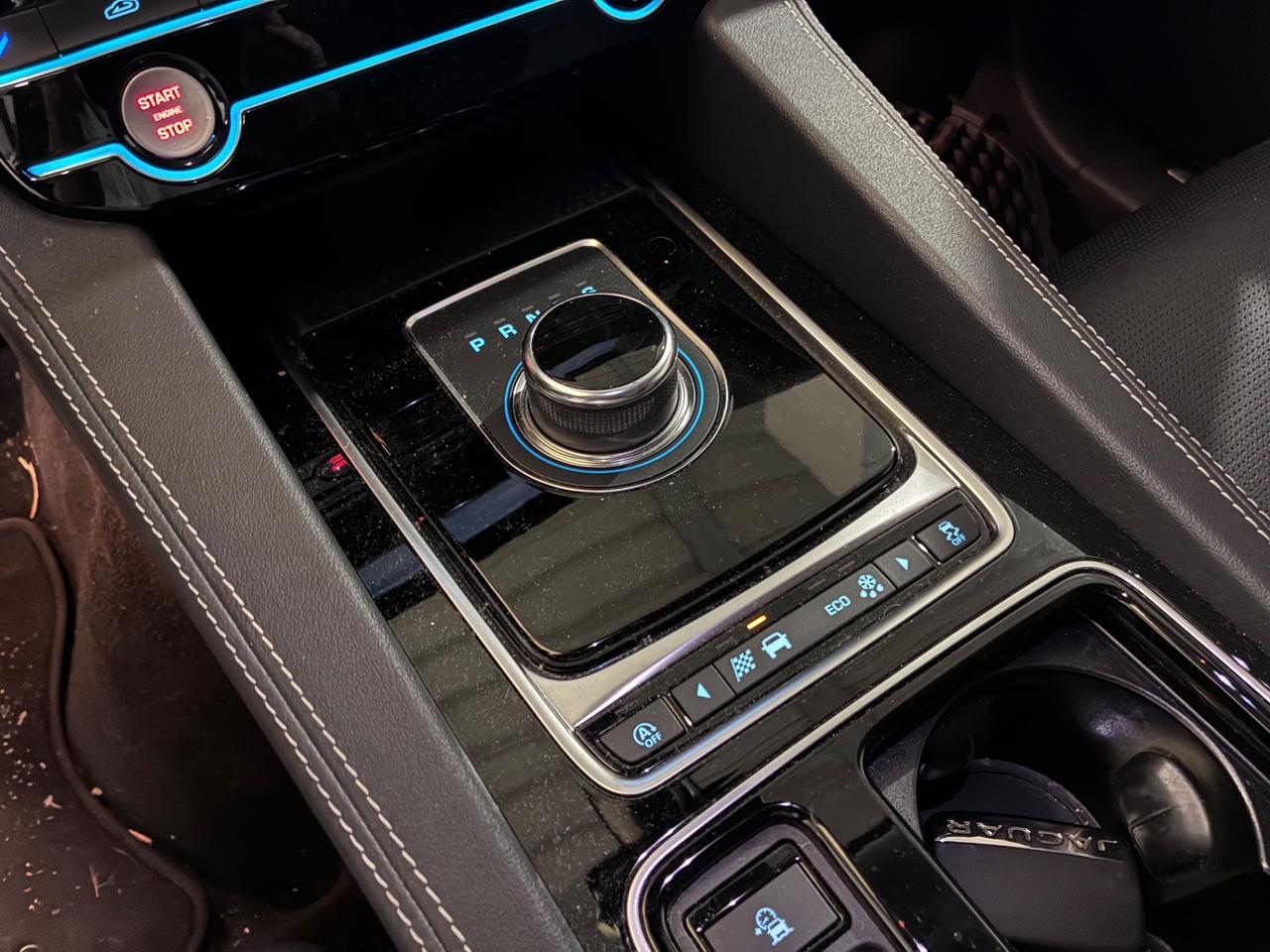 Jaguar F-Pace 2.0 D 180 CV AWD aut. R-Sport