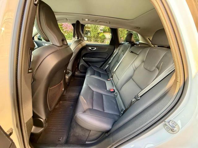 VOLVO XC60 B4 (d) AWD automatico Ultimate Dark