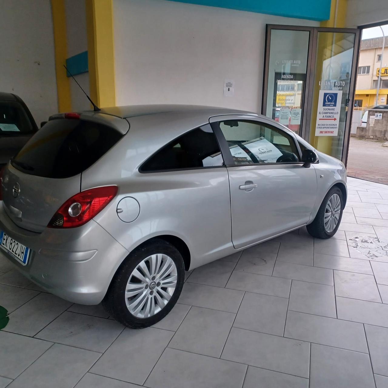 NEOPATENTATI BENZINA/GPL CORSA 1.2