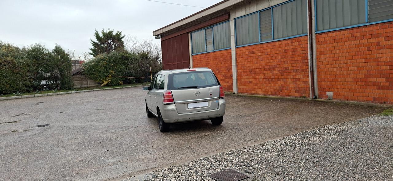 Opel Zafira 1.6 CON IMPIANTO A METANO 7 POSTI