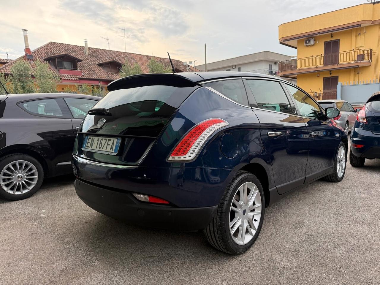 Lancia Delta 1.6 MJT DPF 105 CV Silver