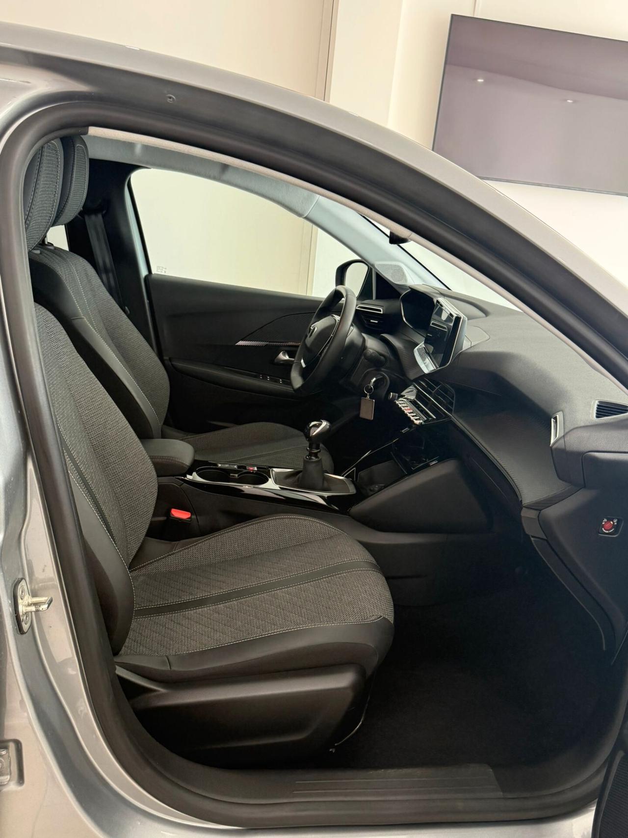 PEUGEOT 208 ALLLURE PACK 1.2 100CV ANNO 2025 CON 20.000KM
