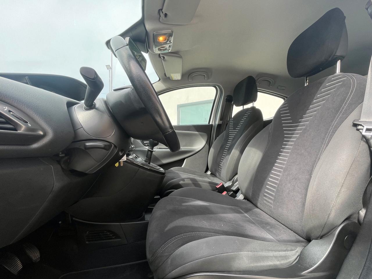 Lancia Ypsilon 1.2 69 CV 5 porte S&S Silver