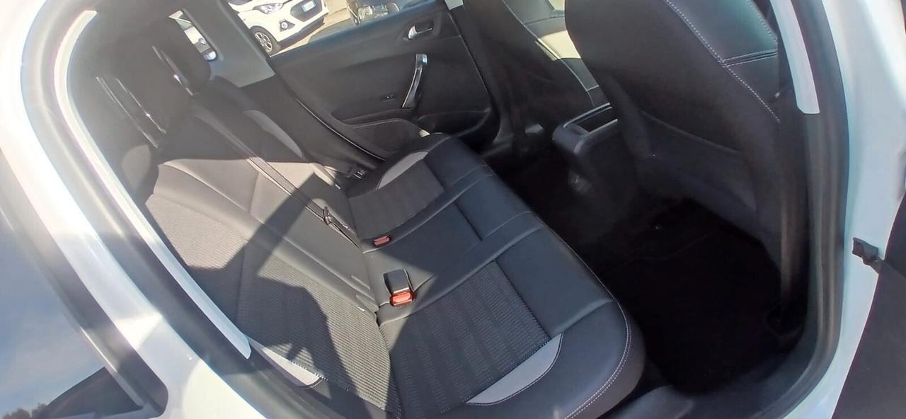 Peugeot 2008 BlueHDi 100 Allure - 2016
