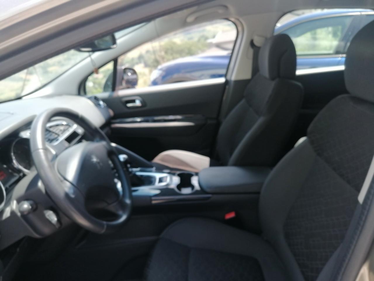 Peugeot 3008 1.6 HDi 115CV Allure