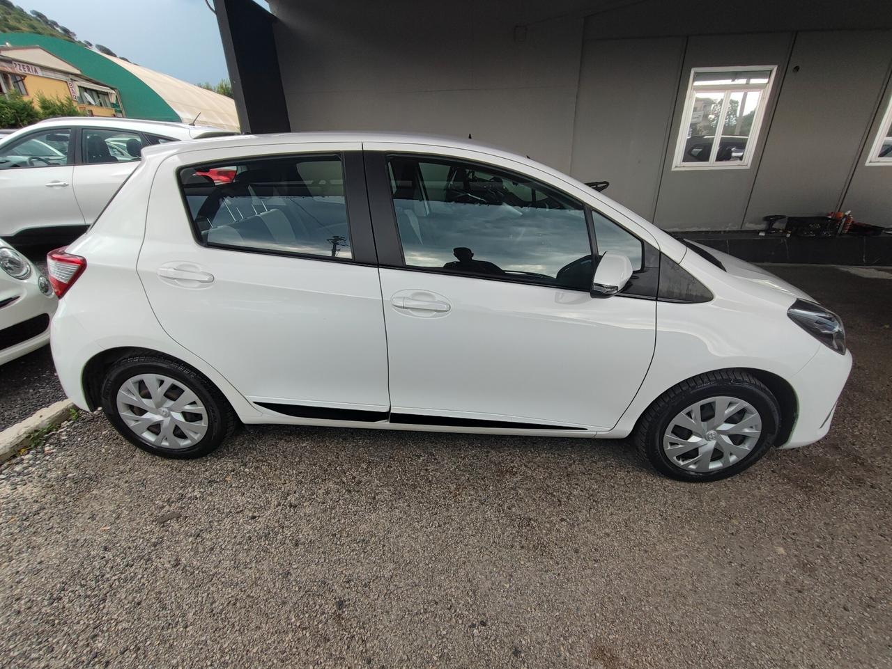 Toyota Yaris 1.0 72 CV 5 porte Lounge