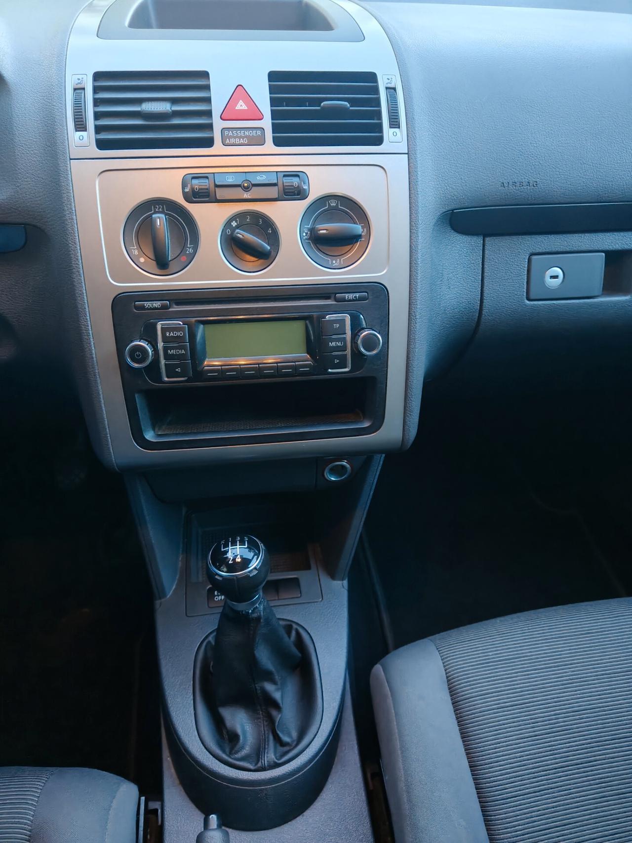 Volkswagen Touran 1.6 Conceptline