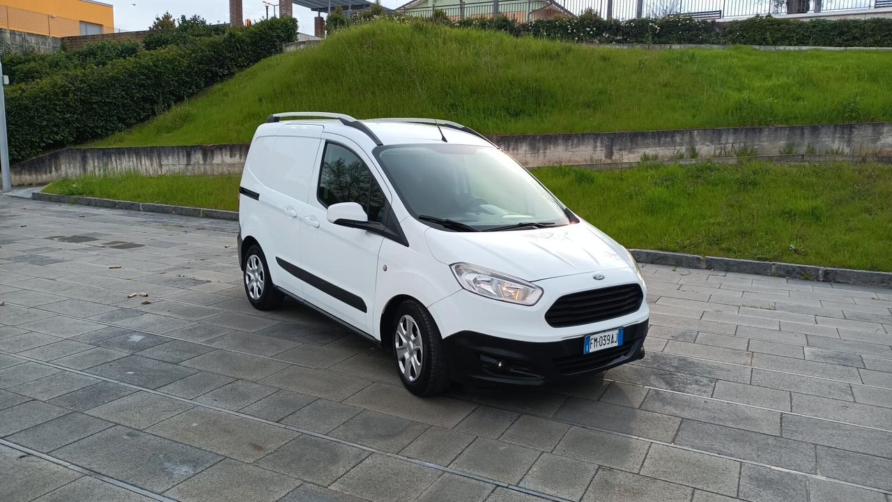 Ford Tourneo Courier 1.5 diesel pari al nuovo