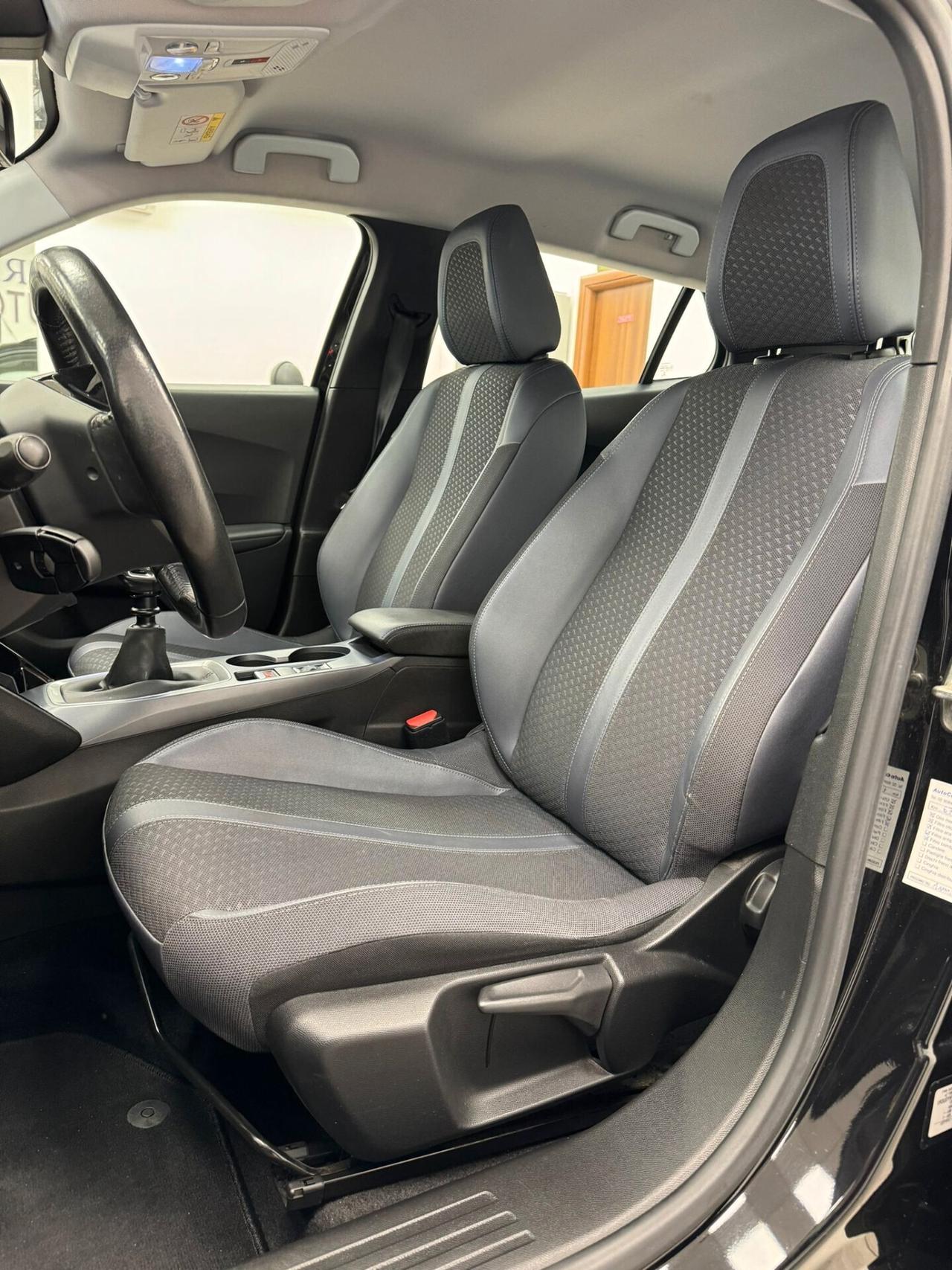 Peugeot 2008 BlueHDi 100 S&S Allure