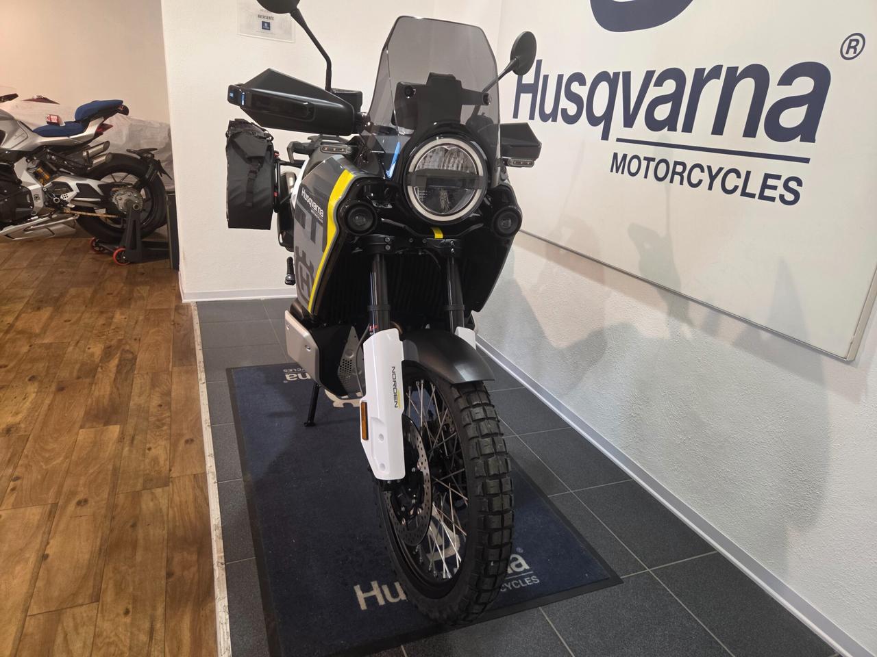 Husqvarna Norden 901 Borse e Cavalletto Centrale