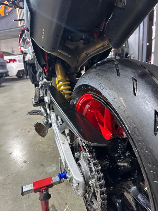 DUCATI Hypermotard 698 PARI AL NUOVO