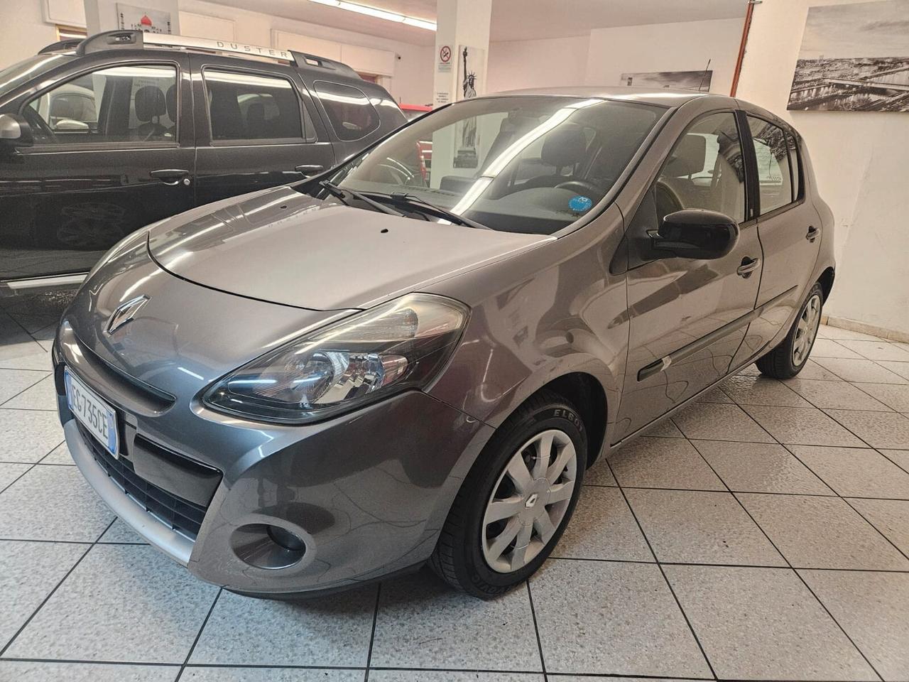 Renault Clio 5p 1.2 benz 2011 NEOPATENTATI