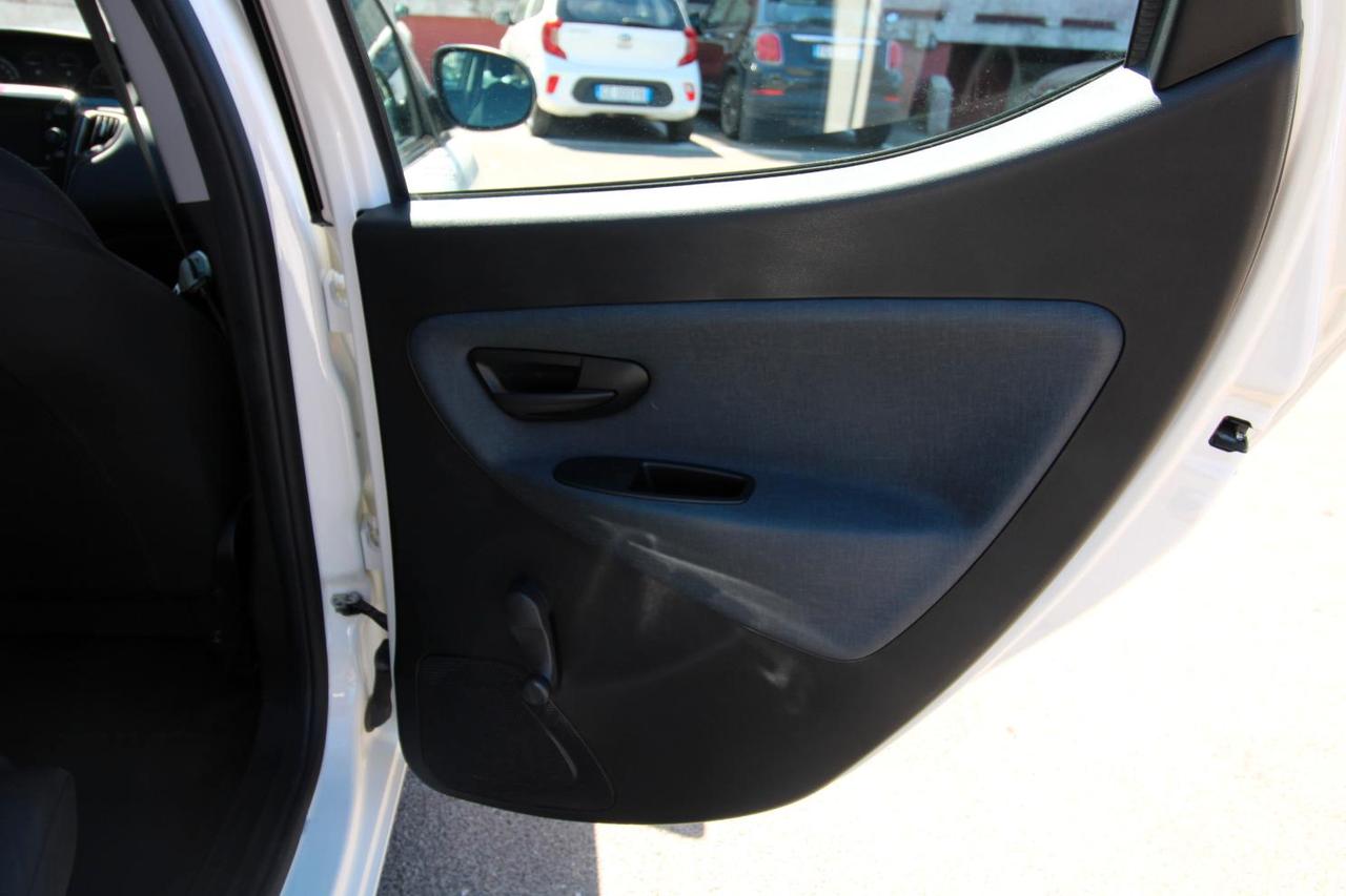 Lancia Ypsilon 1.0 FireFly 5 porte S&S Hybrid Alberta Ferretti