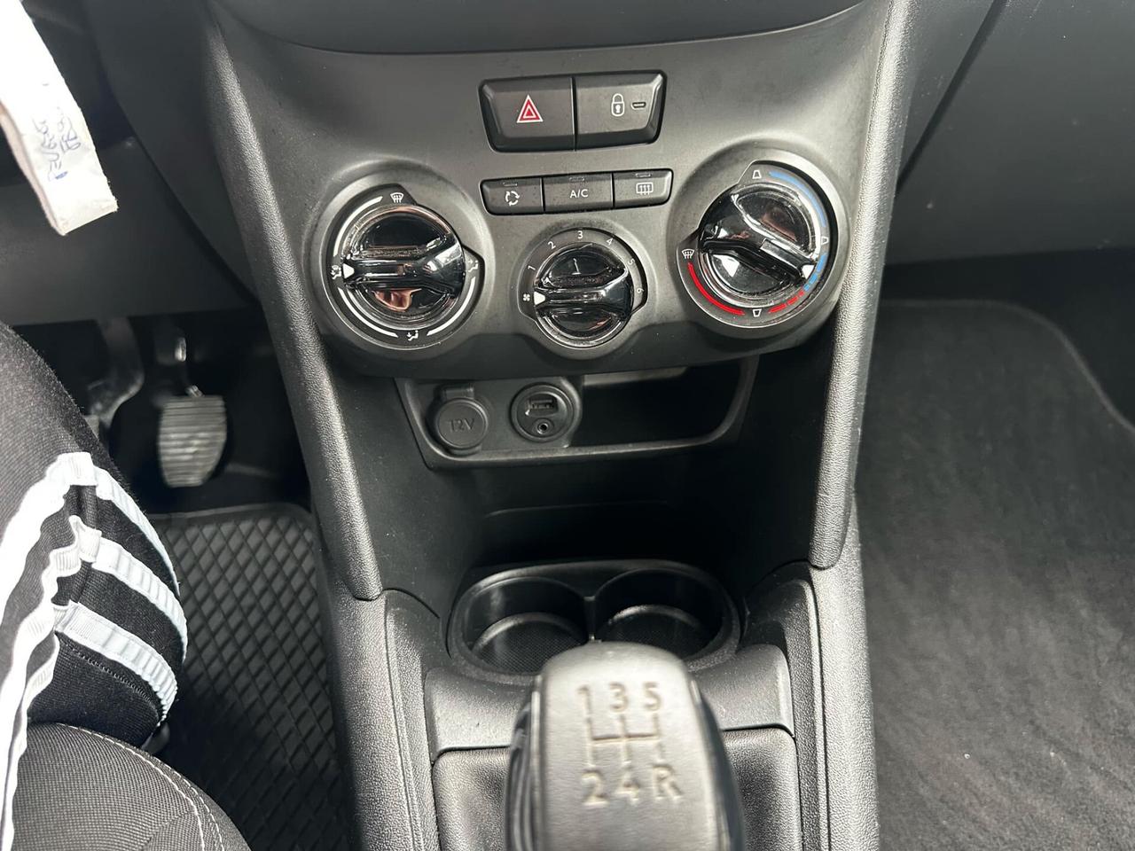 Peugeot 208 1.2 benzina 82 cv 2016