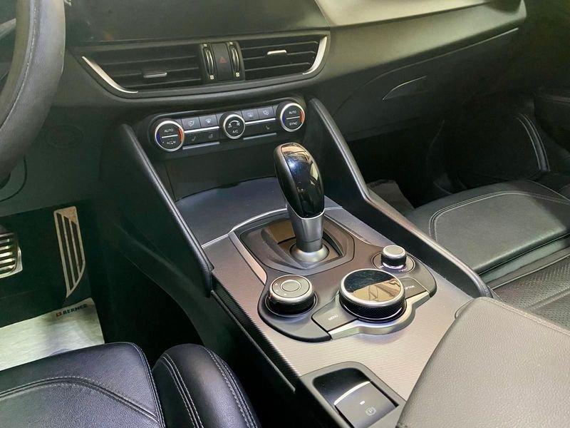 Alfa Romeo Giulia 2.2 Turbodiesel 210 CV AT8 AWD Q4 Veloce