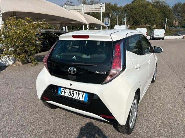 Toyota Aygo 1.0 VVT-i 69 CV 5 porte x-play