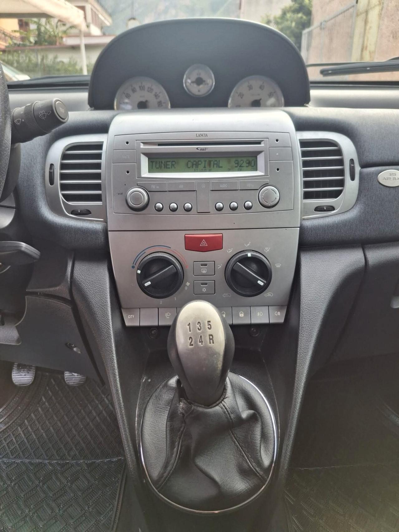 Lancia Ypsilon 1.3 MJT 90 CV Oro