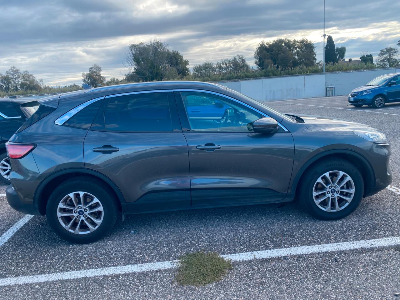 FORD Kuga 2.0 Ecoblue 2wd 120cv Autom. TITANIUM