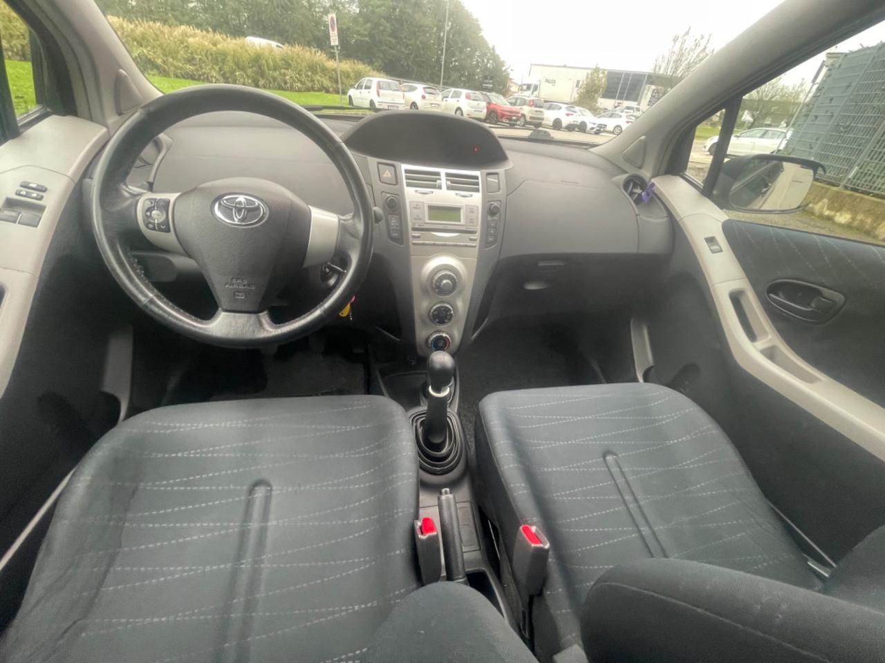 Toyota Yaris 1.0 5 porte