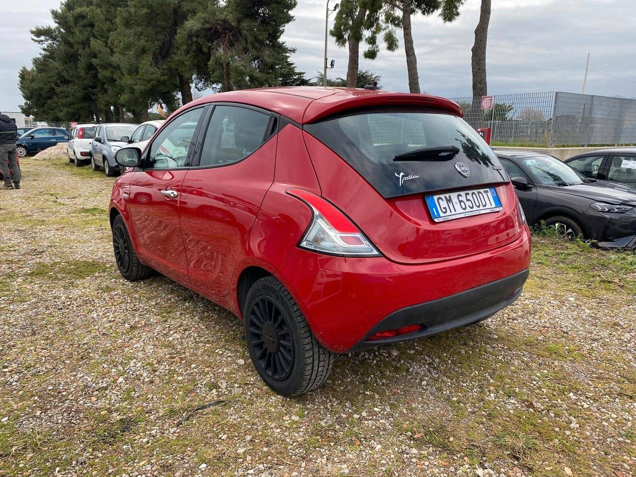 Lancia Ypsilon 1.0 FireFly 5 porte S&S Hybrid Silver