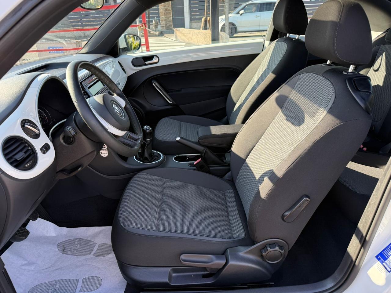 Volkswagen Maggiolino 1.6TDI 105CV TETTO APRIBILE