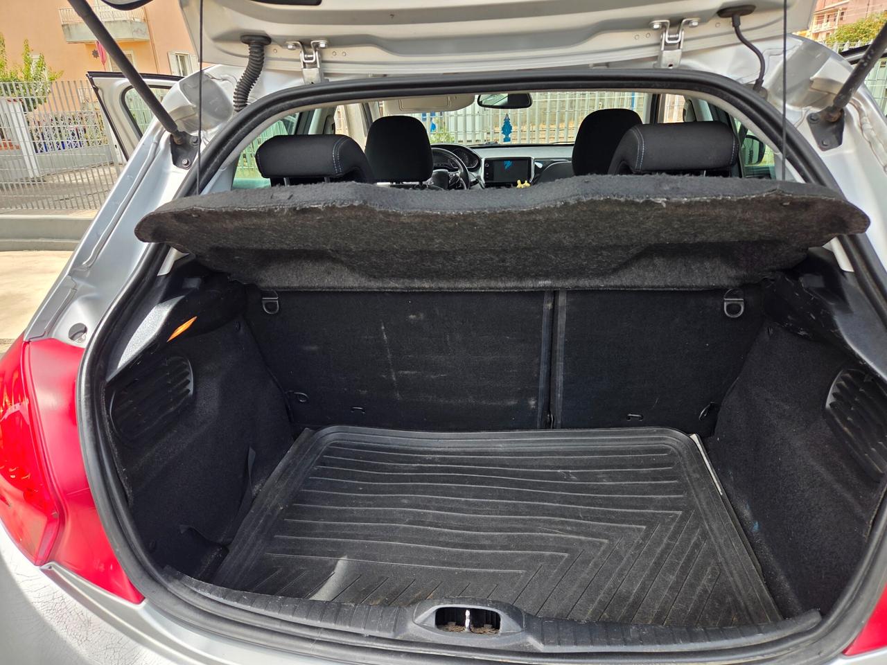Peugeot 208 1.6 e-HDi 115 CV Stop&Start 5 porte Allure