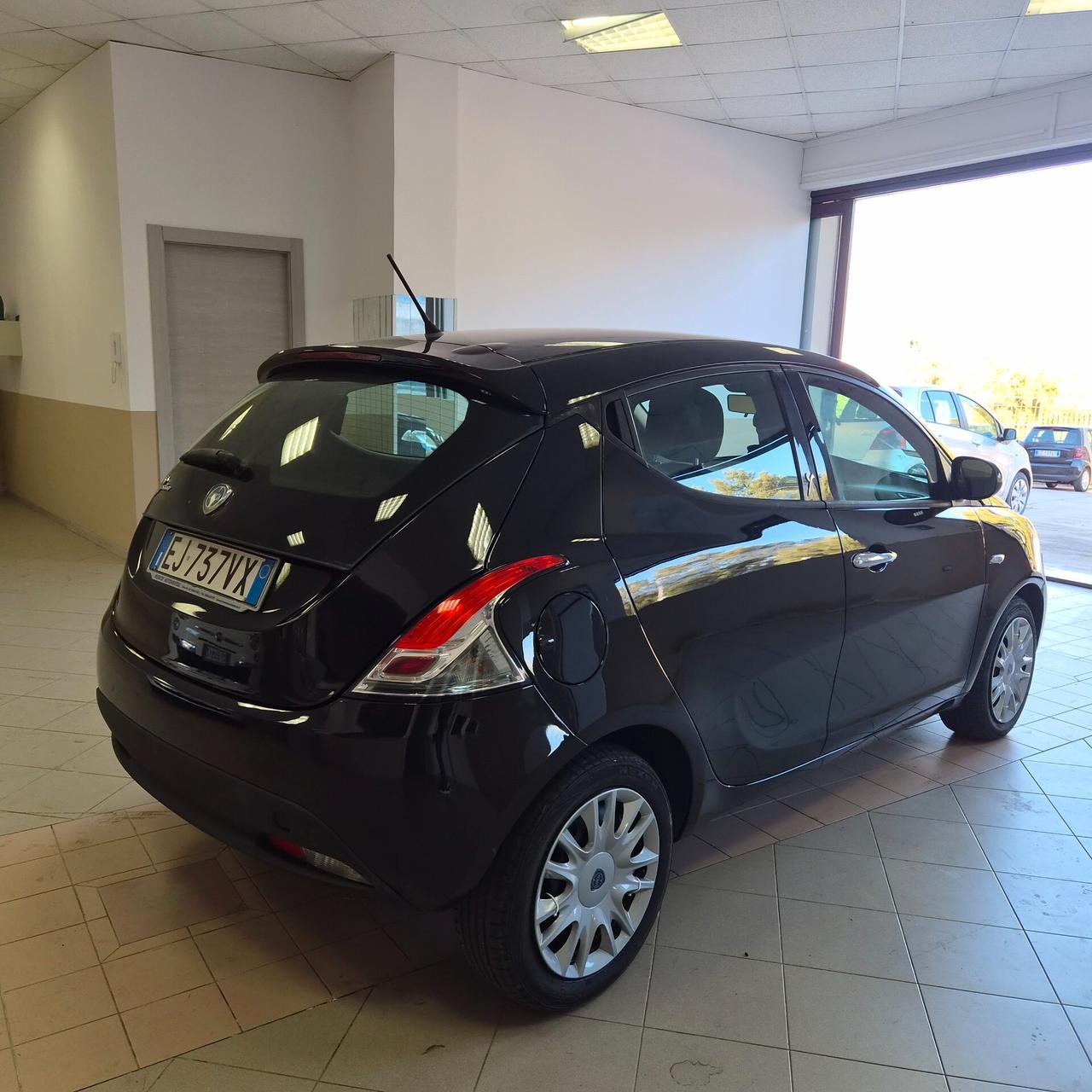 Lancia Ypsilon 1.3 MJT 16V 95 CV 5 porte S&S Silver