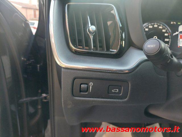 VOLVO XC60 B4 (d) AWD Geartronic Momentum Pro