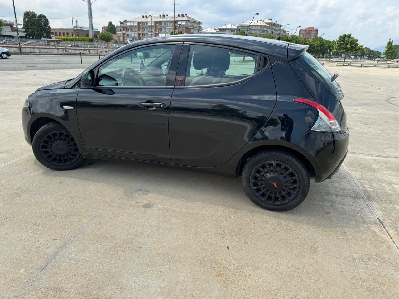 Lancia Ypsilon 1.2 69 CV 5 porte GPL Ecochic Silver