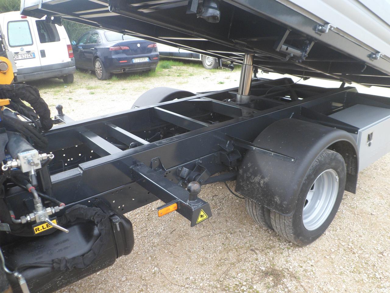 Iveco Daily 35c14 ribaltabile con gru