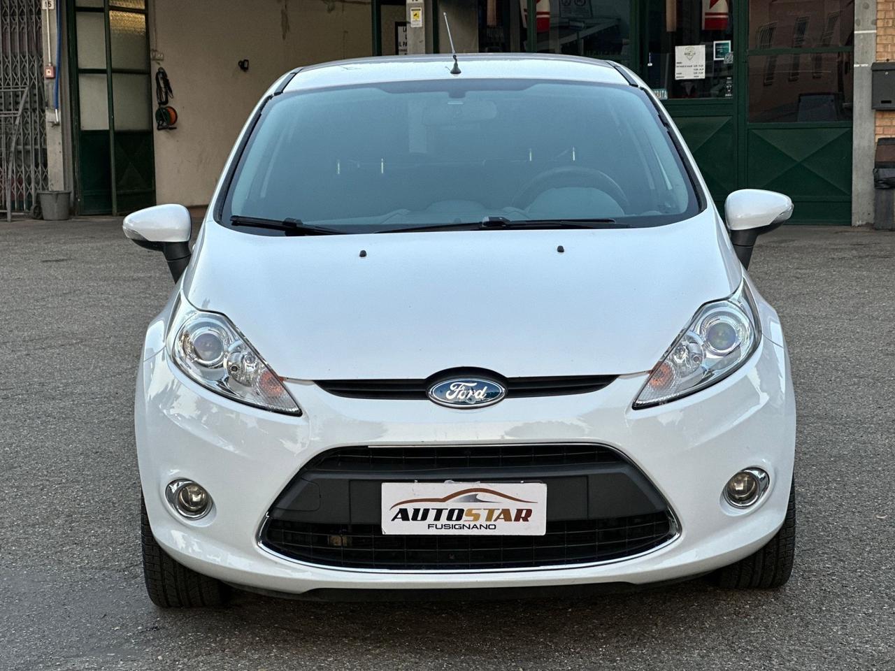 Ford Fiesta 1.4 16V 5p. Bz.- GPL Titanium Bs.