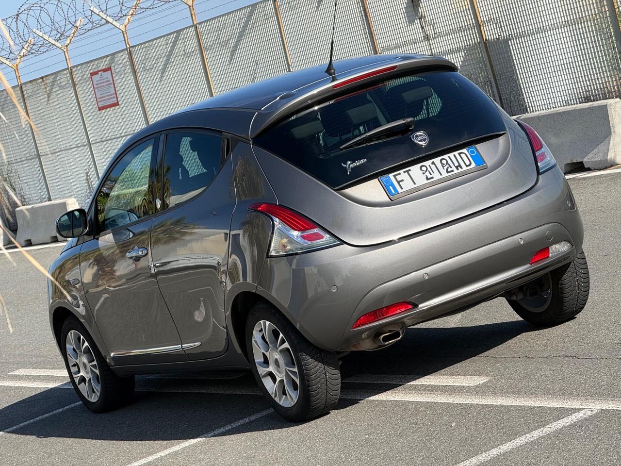 Lancia Ypsilon 1.2 69 CV-GPL-PERMUTABILE