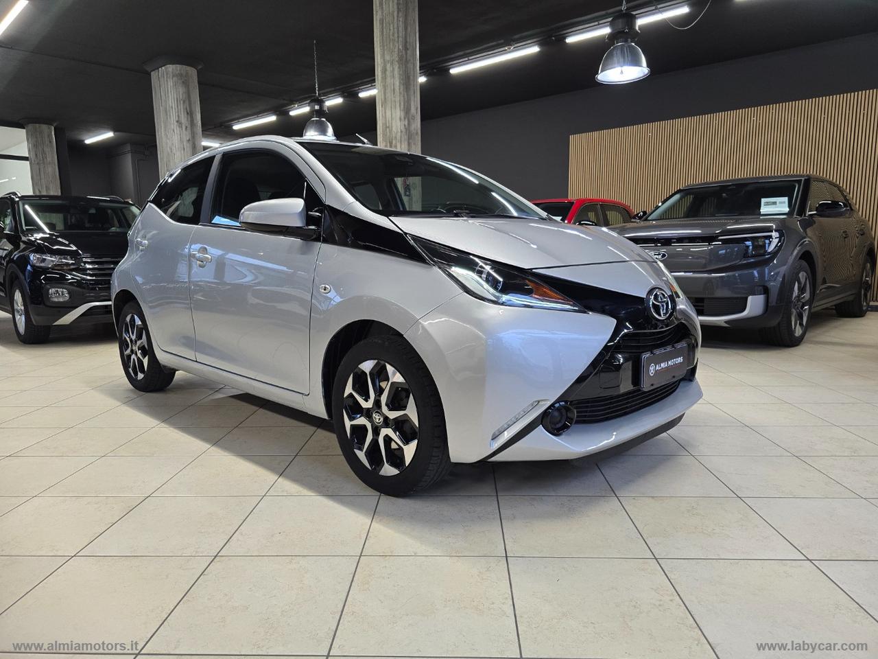 TOYOTA Aygo 1.0 VVT-i 69 CV 5p. x-play TSS