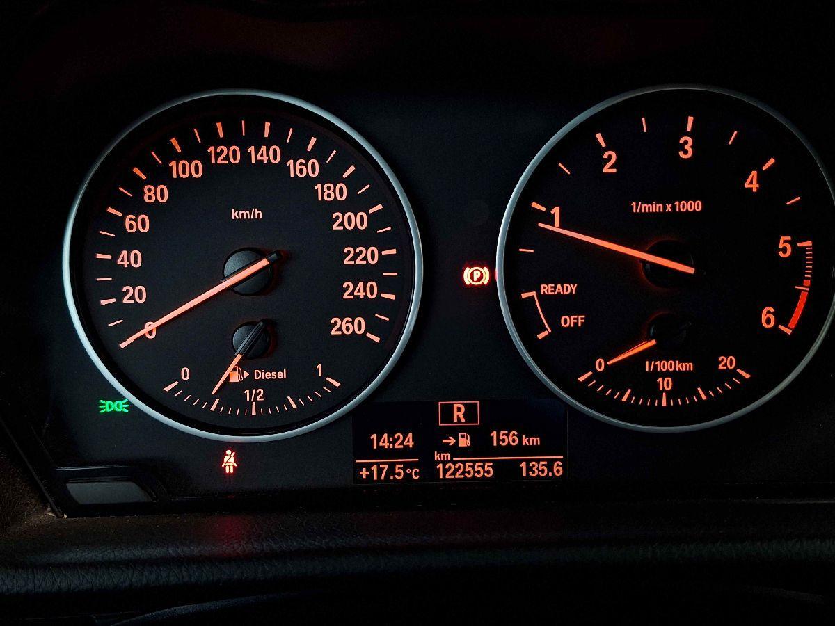 BMW 218d Active Tourer AUTOM - PELLE - VETRI SC - NAVIG - GARANZIA 24 MESI