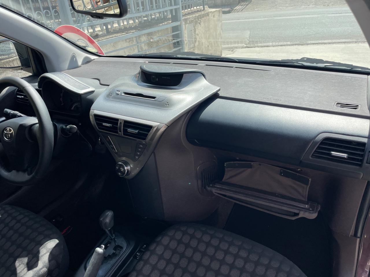 Toyota iQ 1.0 Sol