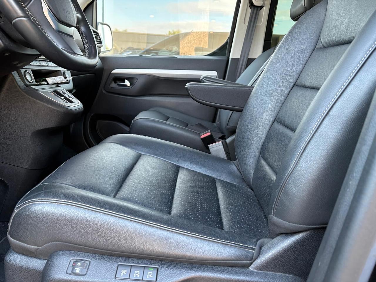 Peugeot Traveller BUSINESS VIP 75 kWh Long 8 posti SPOTICAR