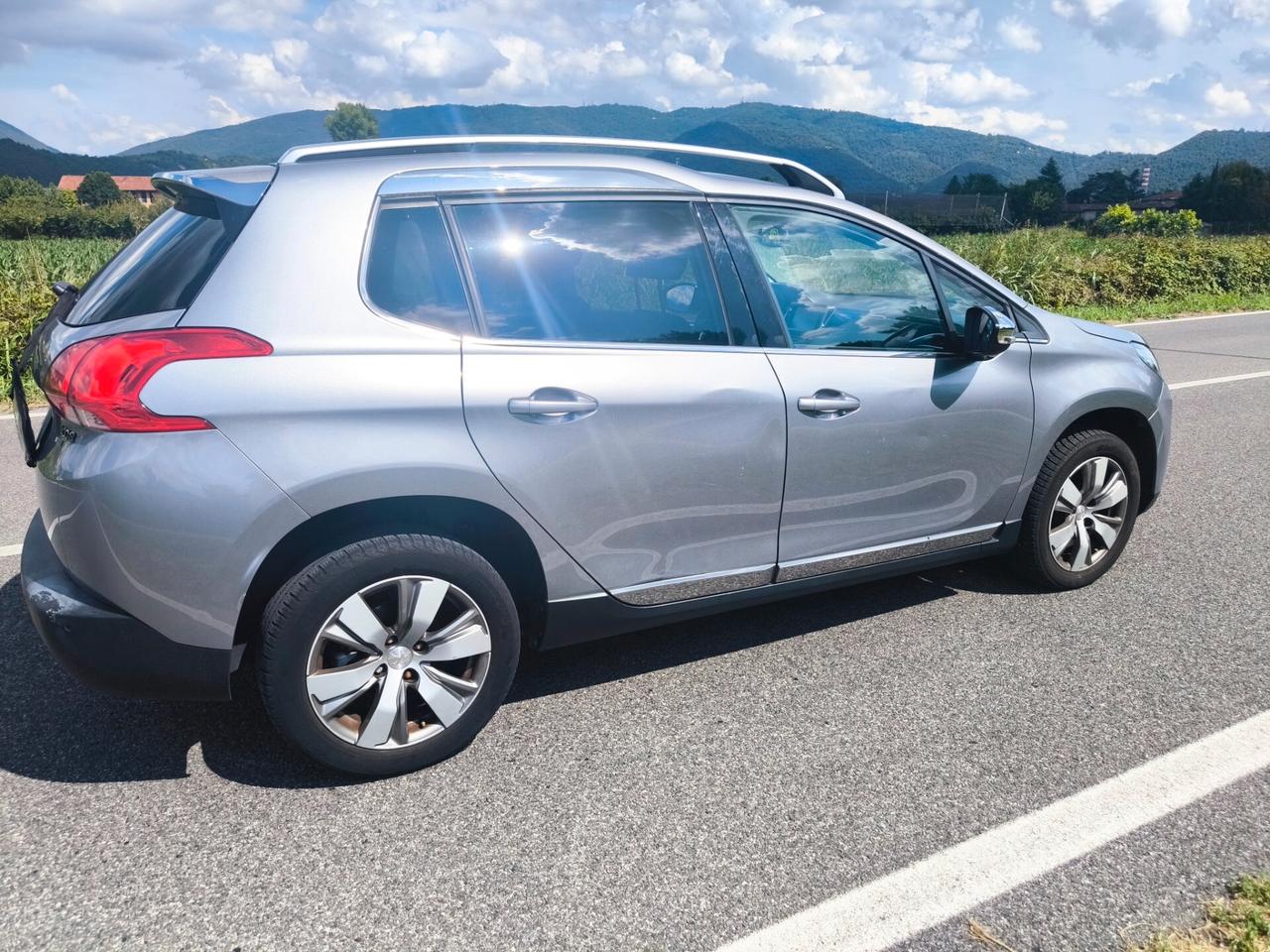 PEUGEOT 2008 1,6 HDI ALLURE- CAMBIO AUTOMATICO- KM 110000