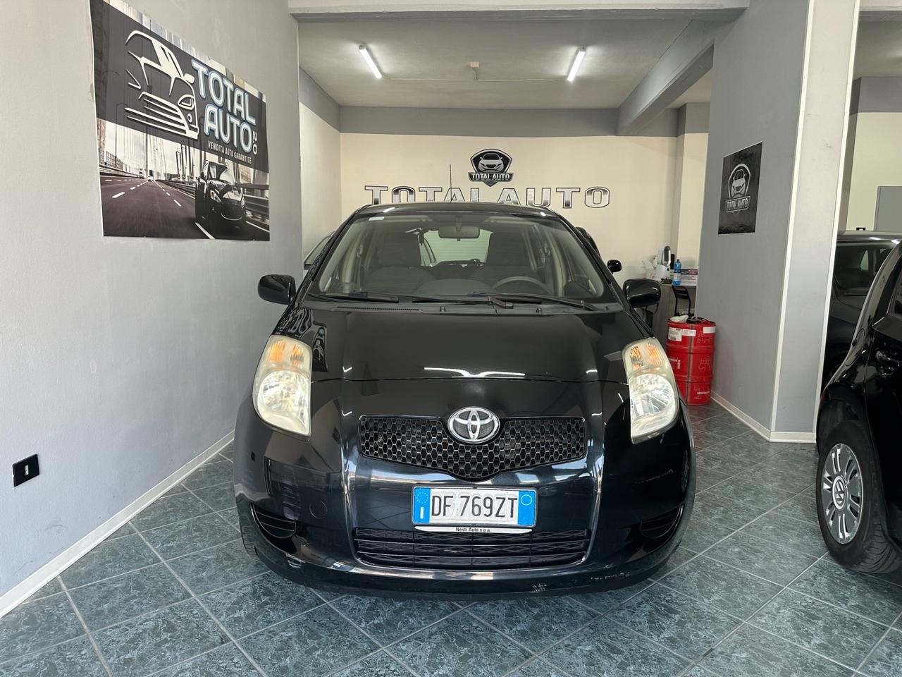 Toyota Yaris 1.0 5 porte Sol