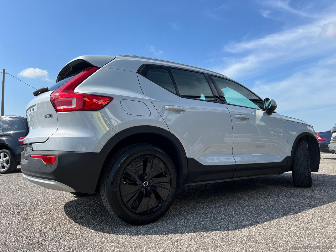 VOLVO XC40 D3 AWD Geartronic Momentum Pro IVA DEDUCIBILE