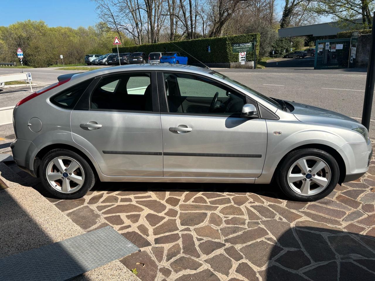 Ford Focus 1.6i 16V cat 5p.