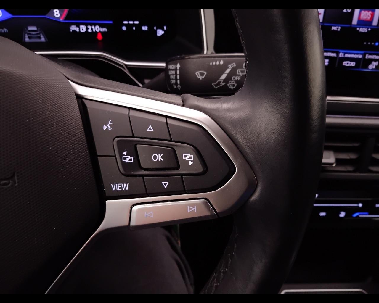 VOLKSWAGEN Polo VI 2022 - Polo 1.0 tsi R-Line 95cv