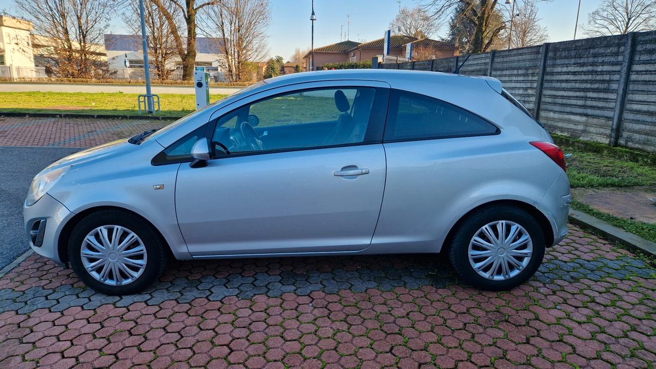 Opel Corsa 1.2 Neopatentati