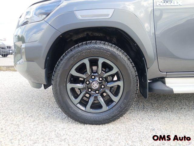 TOYOTA Hilux 2.8 D A/T 4WD 4 porte Double Cab Invincible N1