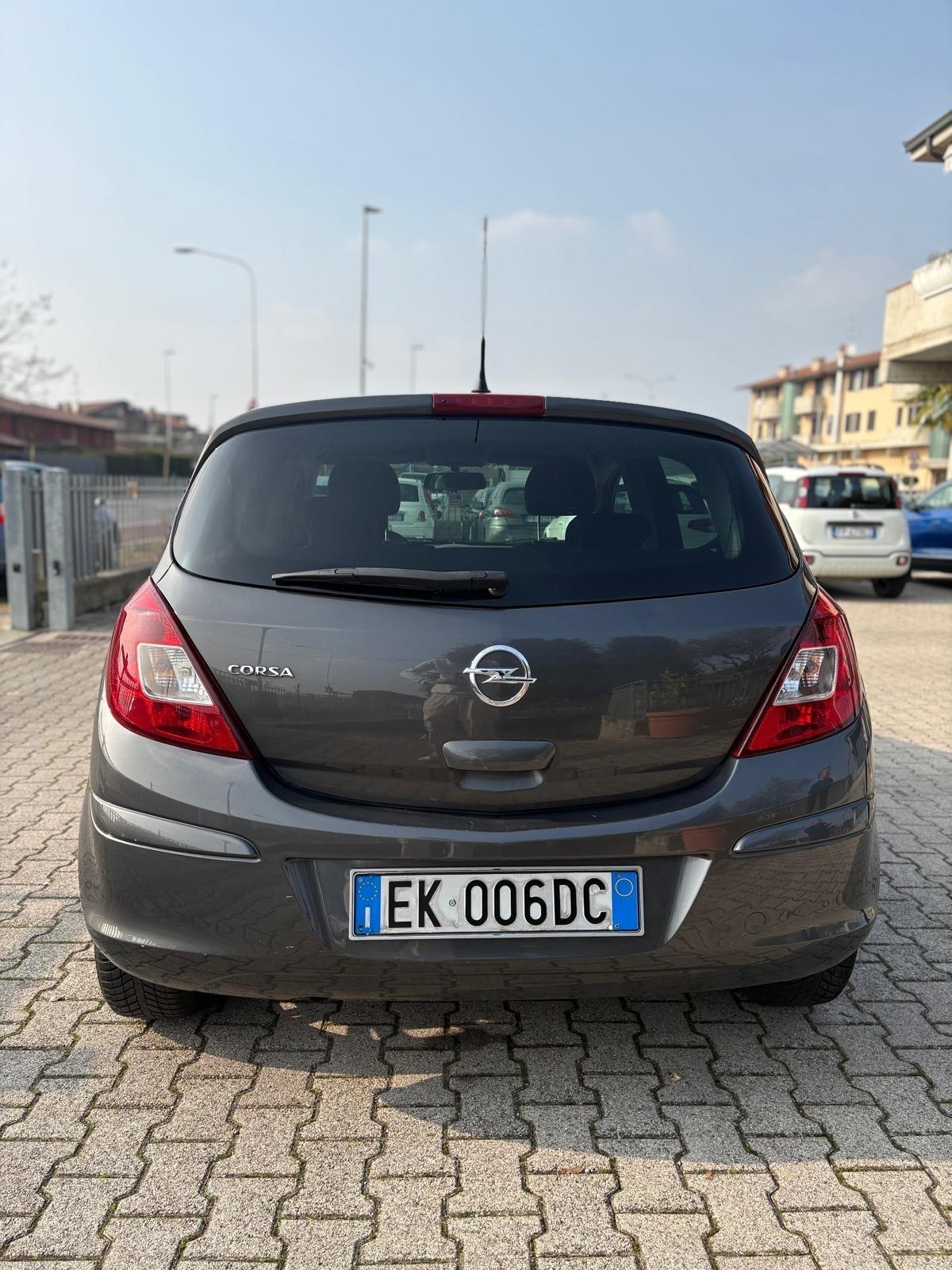 Opel Corsa 1.2 5 porte Cosmo