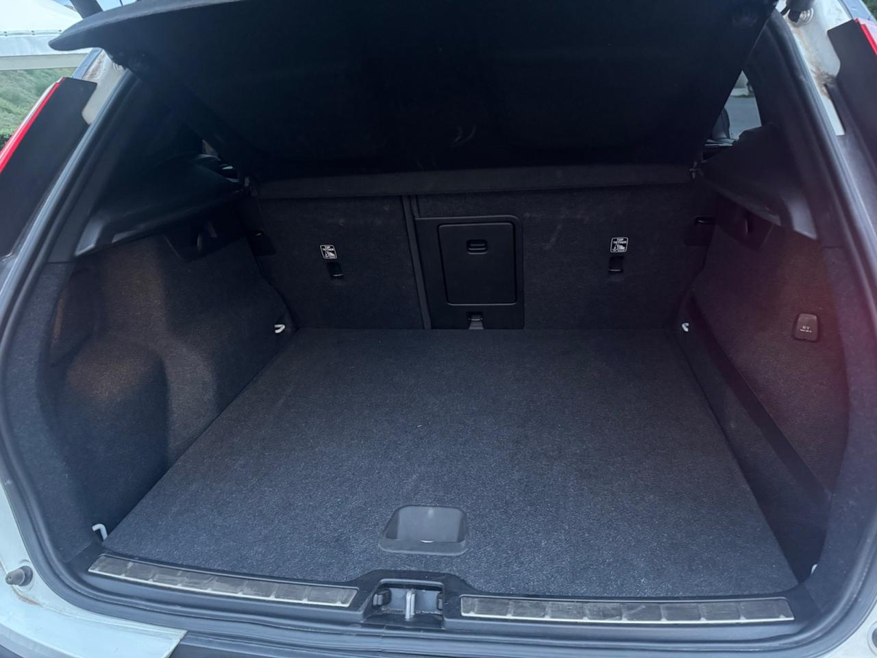Volvo XC40 D3 AWD R-design