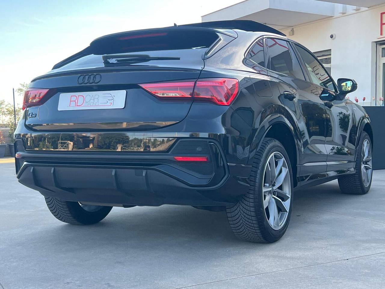 Audi Q3 Sportback S-line *tetto FULL Black
