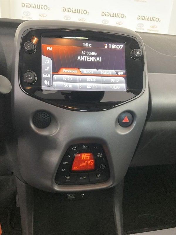 Toyota Aygo Connect 1.0 VVT-i 72 CV 5 porte x-play