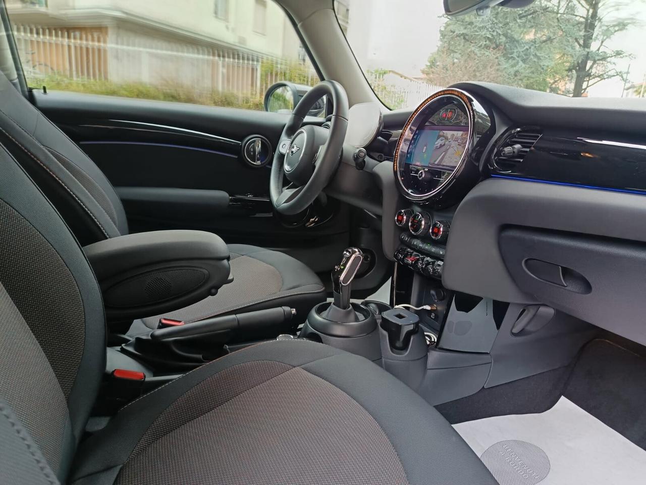 Mini 1.5 COOPER *6.400 KM*, NAVI, LED, UNICOPROPRIETARIO