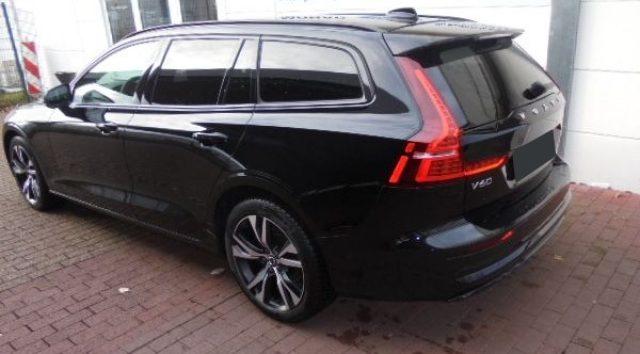 VOLVO V60 B4 (d) automatico Plus Dark